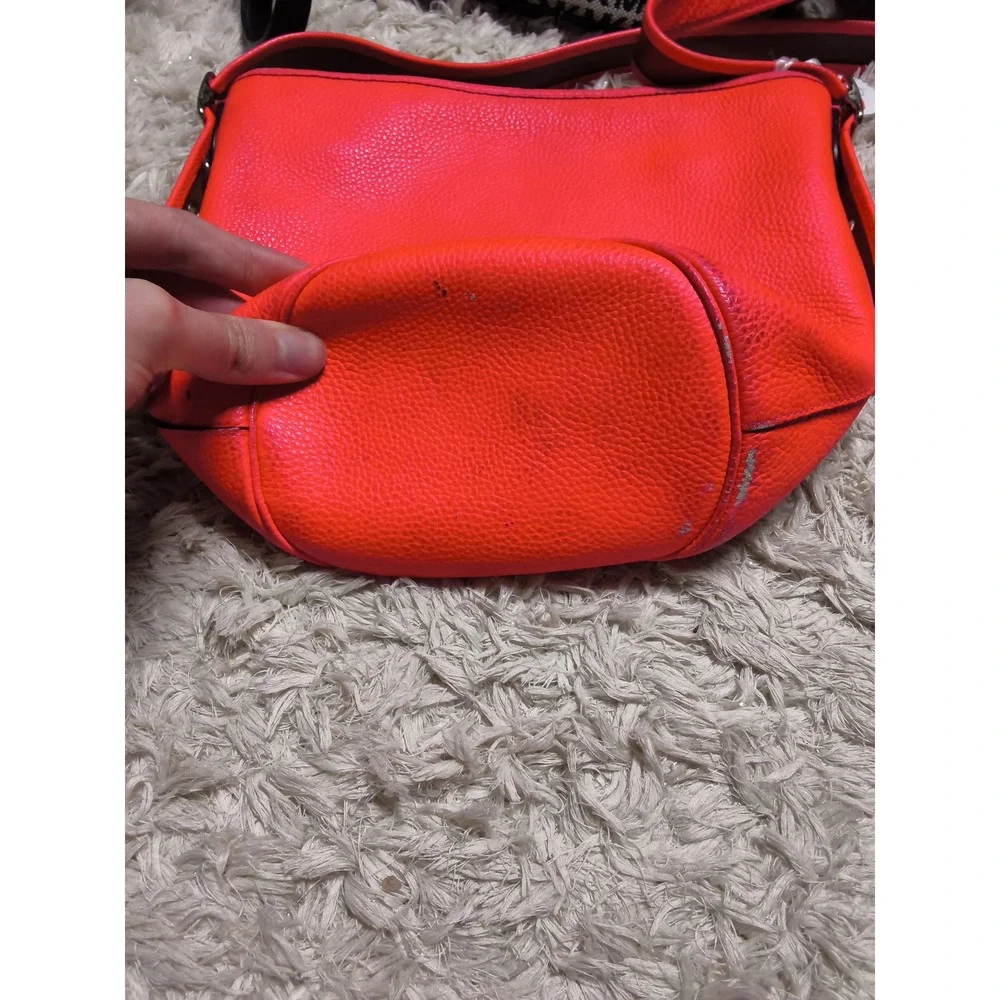 62.Coach Neon Pink Pebbled Leather Crossbody Bag Silver Horse Carriage Logo
